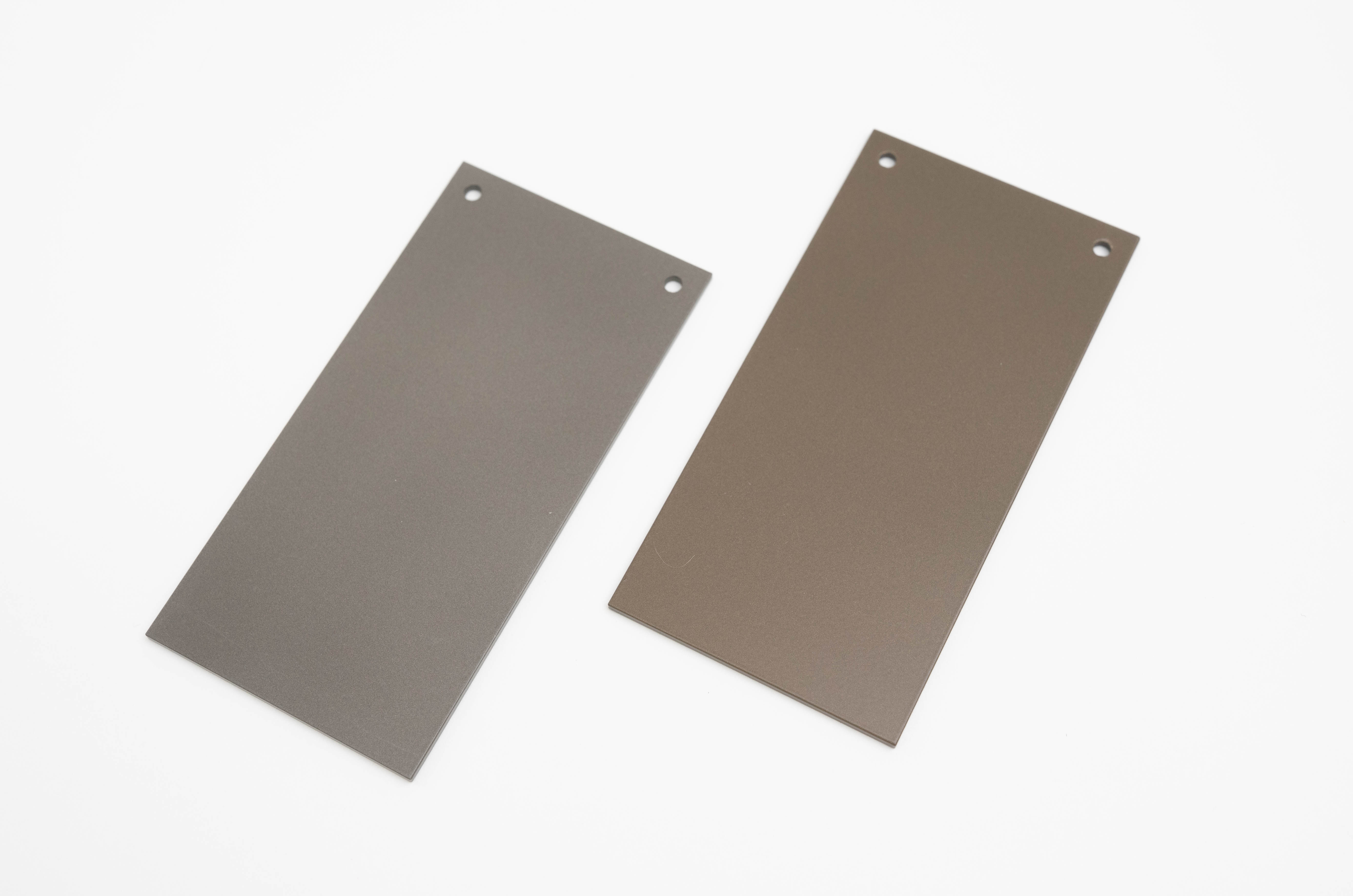 真空焼成と大気焼成の色の違い