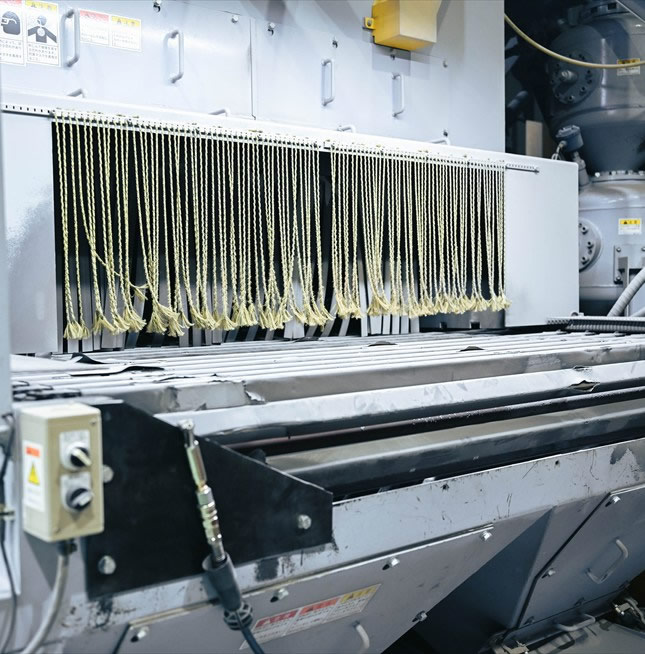 コンベア式大型ブラスト機